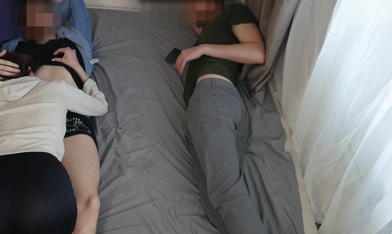 Жена-нимфоманка удовлетворяет мужа и его лучшего друга