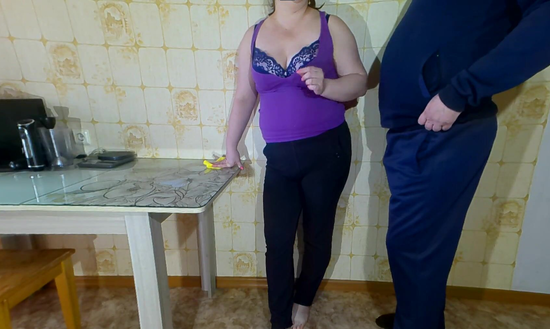 Толстушка не приготовила мужу обед, за что и оттрахана